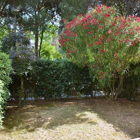 Cozy With Private Garden Near The