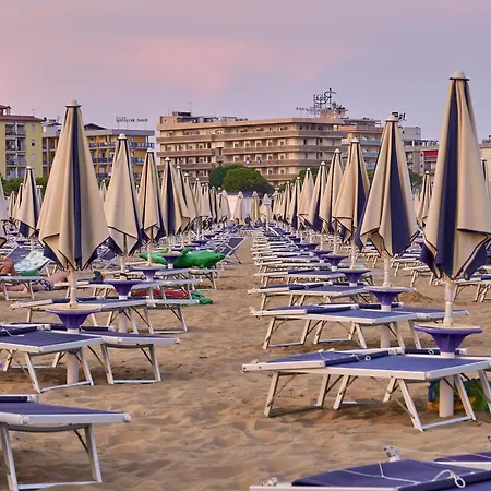 Cozy With Private Garden Near The Apartment Bibione